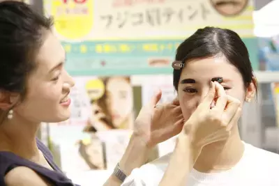 3秒に1本売れた2016年の大ヒットコスメ！「フジコ眉ティント」でナチュラル眉を作るメイクレッスン会開催