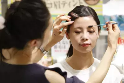 3秒に1本売れた2016年の大ヒットコスメ！「フジコ眉ティント」でナチュラル眉を作るメイクレッスン会開催