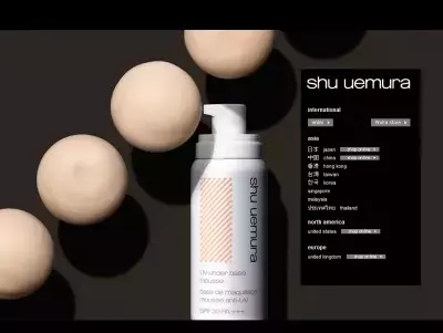 限定リップで口もとから秋の装いを。