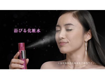 「キレイを贈るクリスマス」の仲間由紀恵と亀梨和也のCMオンエア開始！