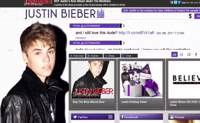 双子出産後とは思えない！マライアのミニスカサンタが復活！