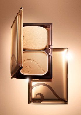 コーセー「アウェイク」から、下地なしでも簡単に美しく仕上げるファンデーション発売