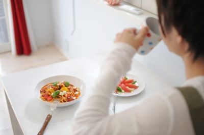 遅い夕食はやっぱりダイエットの敵！早大実験で確認