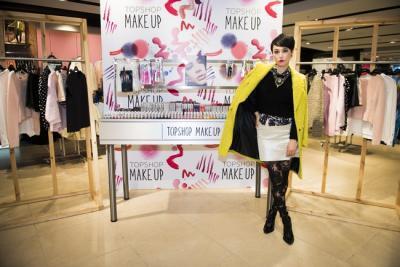 菊池凛子も！「トップショップ」から注目のコスメライン