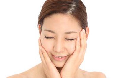 一年の美肌力は夏に決まる！ヒアルロン酸の「130％」の保湿力を誇る美肌成分で徹底ケア！