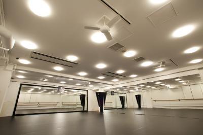 蒸気＆アロマ＆熱風＆ヨガで徹底デトックス！フィンランド式「ロウリュ」麻布ヨガスタジオ導入