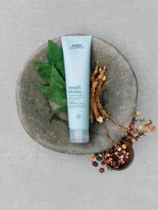 アヴェダ、スタイリング クリーム「スムーズ インフュージョン ナチュラル ストレイトナー」発売