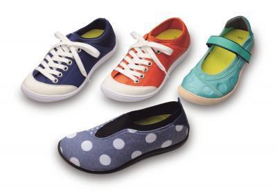 日本人女性の足を「リラックス」させる可愛いカジュアルシューズが発売