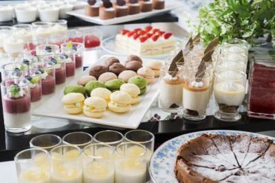 カロリーだけじゃない！「トリプルオフ」のスイーツビュッフェ開催