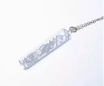 お気に入りのアロマオイルといつでも一緒アロマなネックレス