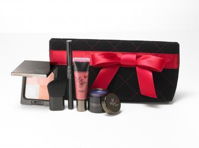 女優メイクをイメージした、大人のクリスマスコフレ発売！