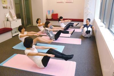 残業ゼロのマナラ女性社員に年間一人65万円健康費用をサポート！