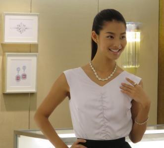 すみれ！ティファニーの新店舗オープニングセレモニーに登場！