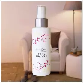 夏のボディにローズの香りのボディミスト｢ネイルクイック｣で販売