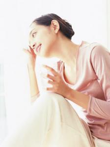 年齢が出やすい部分の1位は「首」！ケア方法と対策は？