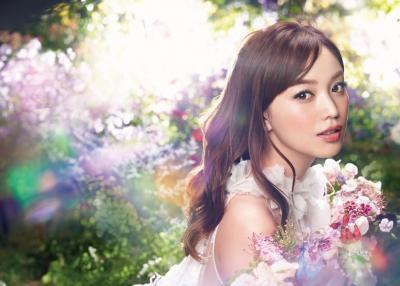 秋はズルいくらい「オーラ盛り」でイイ女！資生堂ベネフィーク、アイカラーパレット新発売