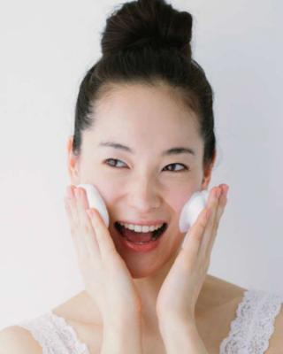 肌トラブルの原因は、間違ったクレンジグ方法にあった！？