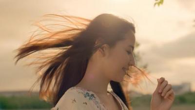 ASIENCEの新CMに長澤まさみさんが登場。新美容法「巡りケア」で美しい髪に