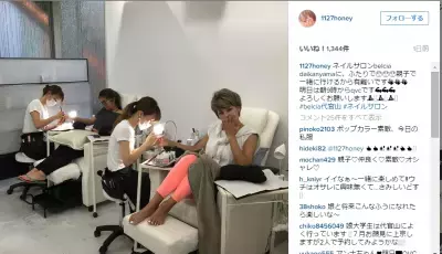 梅宮アンナ、親子三代でネイルサロンへ