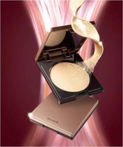 敏感肌用エイジングケア　軽やかなパウダーで簡単に完璧な肌を再現