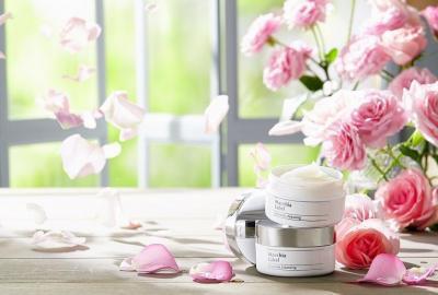 肌をいたわりながら汚れを根こそぎ落とすクレンジング剤が登場