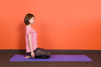 ヒールで疲れた足腰を、1分のヨガで解消