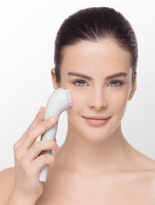 世界初の顔専用脱毛器、クレンジングブラシも搭載