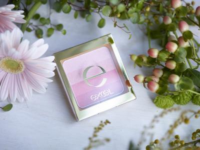 限定発売の「春向けグラデーションチーク」で質感も自由自在！