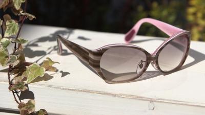 ドヤ顔感なし。アイメイク感覚で使えるサングラス。