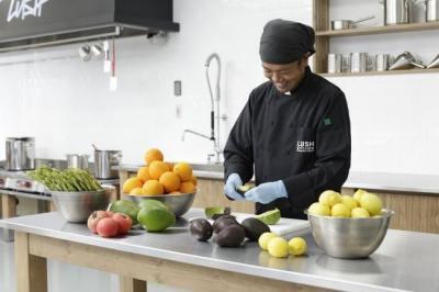 キッチンでシェフがアレを作る？富士見にLUSHがオープン