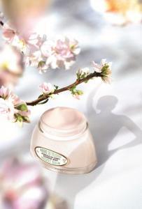 ぴんっと弾ける肌へ　夏の肌には弾力が絶対不可欠