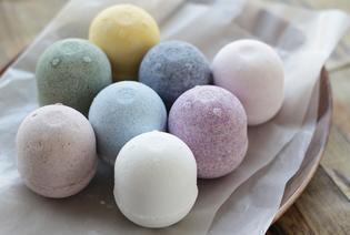 贅沢なリラックスタイムに天然素材100％の「バスボム」手作り教室開催