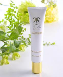 ツバメの巣がすごい！美容師の手も4週間でつるつるにするハンドクリーム！