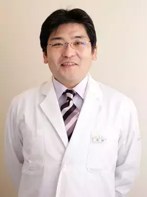 20代でも「老眼」に？新たな現代病!？『スマホ老眼』とは