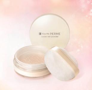 メイクの仕上げにパウダーのヴェールを！透明感と保湿力アップで美肌仕上がり