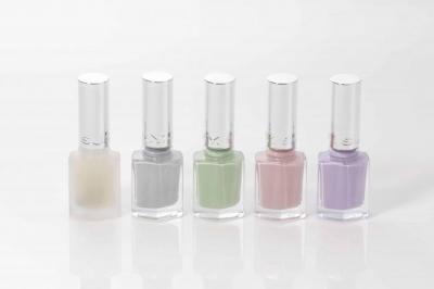 トレンドカラーは指先から取り入れてみて！