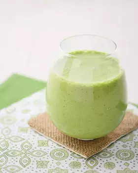 小中学生の約8割が大満足！「カルピス」でつくる野菜スムージーって？