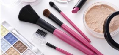 キレイな人は使ってる！「ファンデーションブラシ」に熱視線！