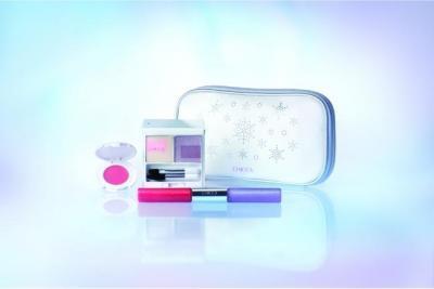 メイクで“エイジングケア”！CHICCAからクリスマスコレクション