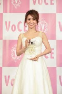 大島優子が初受賞「THE BEST BEAUTY OF THE YEAR」　色っぽメイクで喜び語る