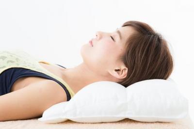 ”睡眠美容”をかなえる！ビューティ枕「キュアレ　プラチナム」で整体効果を手に入れる！