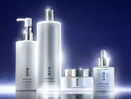 プレミアムな雪肌精シリーズで、もっと透き通る肌へ