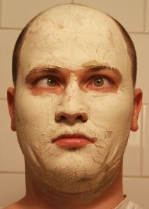 不気味な接客嬢で売り上げ3倍