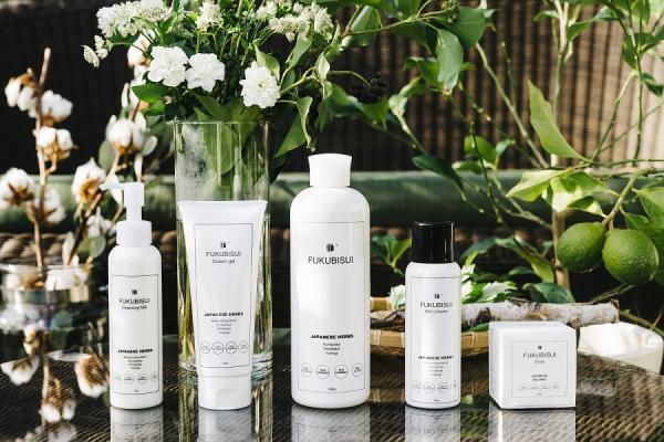 紫外線カットから保湿まで　和ハーブ処方の「FUKUBISUI」にお任せ！