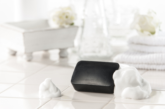 敏感肌にも安心！“毛穴・ニキビケア”に特化した薬用炭石鹸新発売！