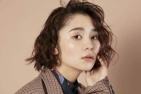 資生堂が徹底予想！秋冬は「スモーキーなワントーンメイク」が流行る！