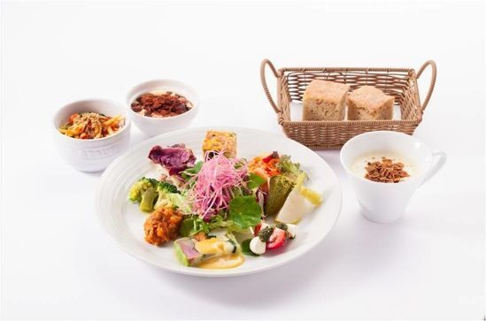 『HATAKE AOYAMA』のスーパー大麦「バーリーマックス」を使用したランチで快腸に！