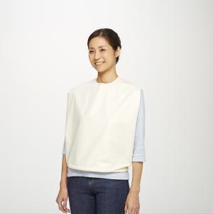 洗顔するとき、衣服が濡れていませんか？垂れない「洗顔エプロン」