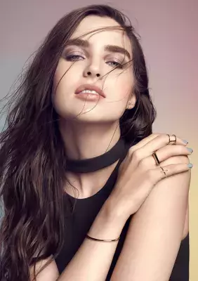 大人の女性を演出「くすみカラー」メイクが今春のトレンドに！