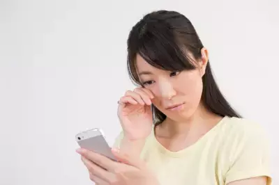 たった半日でもスマホから目が離せない！8割以上に「スマホ老眼」の可能性